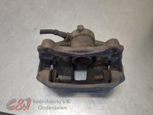 Gebruikte Remklauw (Tang) links-voor Fiat Ducato (250) 2.2 D 100 Multijet Euro 4 Prijs € 52,50 Margeregeling aangeboden door C&J Bedrijfsauto's & Onderdelen