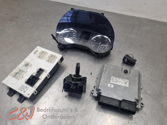 Gebruikte Contactslot + computer Mercedes Vito (447.6) 2.2 114 CDI 16V Prijs € 367,50 Margeregeling aangeboden door C&J Bedrijfsauto's & Onderdelen