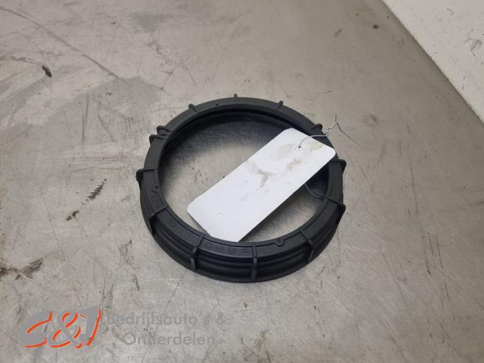 Gebruikte Tank element Pomp Renault Master III (FV) 2.3 dCi 170 16V FWD Prijs € 10,50 Margeregeling aangeboden door C&J Bedrijfsauto's & Onderdelen