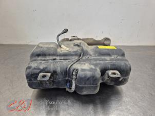 Gebruikte Adblue tank Renault Master III (FV) 2.3 dCi 170 16V FWD Prijs € 367,50 Margeregeling aangeboden door C&J Bedrijfsauto's & Onderdelen