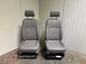 Gebruikte Voorstoelen links + rechts Volkswagen Transporter T5 2.0 TDI DRF 4Motion Prijs € 892,50 Margeregeling aangeboden door C&J Bedrijfsauto's & Onderdelen