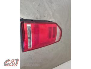 Gebruikte Achterlicht rechts Volkswagen Transporter T6 2.0 TDI 150 Prijs € 63,00 Margeregeling aangeboden door C&J Bedrijfsauto's & Onderdelen
