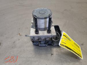 Gebruikte ABS Pomp Nissan NV 400 (M9J) 2.3 dCi 135 16V Prijs € 173,25 Margeregeling aangeboden door C&J Bedrijfsauto's & Onderdelen