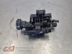 Gebruikte Thermostaathuis Peugeot Partner (EA//EF/EN/EU) 1.5 BlueHDi 100 Prijs € 63,00 Margeregeling aangeboden door C&J Bedrijfsauto's & Onderdelen