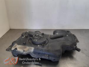 Gebruikte Tank adblue Mercedes Vito (447.6) 1.6 111 CDI 16V Prijs € 157,50 Margeregeling aangeboden door C&J Bedrijfsauto's & Onderdelen