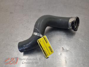 Gebruikte Intercooler Slang Renault Trafic (1FL/2FL/3FL/4FL) 1.6 dCi 145 Twin Turbo Prijs € 21,00 Margeregeling aangeboden door C&J Bedrijfsauto's & Onderdelen