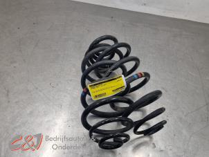 Gebruikte Schroefveer achter Citroen Jumpy 1.6 Blue HDi 95 Prijs € 47,25 Margeregeling aangeboden door C&J Bedrijfsauto's & Onderdelen