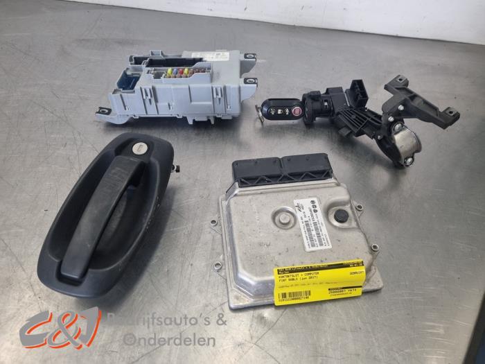 Gebruikte Kontaktslot + computer Fiat Doblo Cargo (263) 1.3 D Multijet Prijs € 210,00 Margeregeling aangeboden door C&J Bedrijfsauto's & Onderdelen