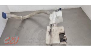 Gebruikte Ruitensproeiertank voor Ford Transit Custom 2.0 TDCi 16V Eco Blue 170 Prijs € 36,75 Margeregeling aangeboden door C&J Bedrijfsauto's & Onderdelen