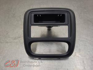 Gebruikte Radio omlijsting Renault Trafic (1FL/2FL/3FL/4FL) 1.6 dCi 140 Twin Turbo Prijs € 47,25 Margeregeling aangeboden door C&J Bedrijfsauto's & Onderdelen