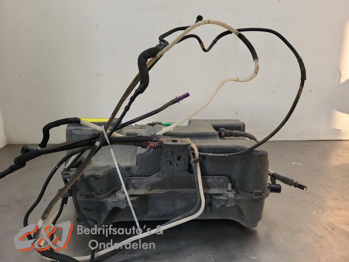 Gebruikte Ureumreservoir Renault Trafic (1FL/2FL/3FL/4FL) 2.0 dCi 16V 150 Prijs € 210,00 Margeregeling aangeboden door C&J Bedrijfsauto's & Onderdelen