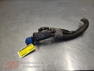 Gebruikte Vulpijp ad-blue tank Volkswagen Transporter T6 2.0 TDI 150 Prijs € 52,50 Margeregeling aangeboden door C&J Bedrijfsauto's & Onderdelen