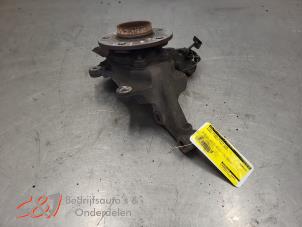 Gebruikte Fusee houder rechts-voor Renault Trafic (1FL/2FL/3FL/4FL) 2.0 dCi 16V 150 Prijs € 210,00 Margeregeling aangeboden door C&J Bedrijfsauto's & Onderdelen