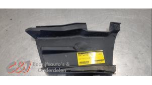 Gebruikte Afdekplaat mistlamp links Renault Trafic (1FL/2FL/3FL/4FL) 2.0 dCi 16V 150 Prijs € 31,50 Margeregeling aangeboden door C&J Bedrijfsauto's & Onderdelen