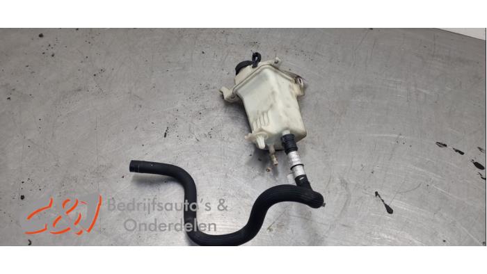 Gebruikte Servo Oliereservoir Peugeot Boxer (U9) 2.0 BlueHDi 160 Prijs € 26,25 Margeregeling aangeboden door C&J Bedrijfsauto's & Onderdelen