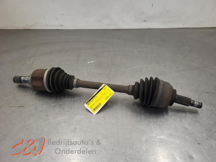 Gebruikte Steekas links-voor Renault Trafic (1FL/2FL/3FL/4FL) 1.6 dCi 90 Prijs € 39,38 Margeregeling aangeboden door C&J Bedrijfsauto's & Onderdelen