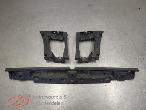 Gebruikte Bumperframe achter Opel Vivaro 2.0 CDTI 122 Prijs € 26,25 Margeregeling aangeboden door C&J Bedrijfsauto's & Onderdelen