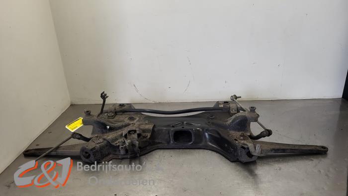Gebruikte Subframe Opel Vivaro 2.0 CDTI 122 Prijs € 89,25 Margeregeling aangeboden door C&J Bedrijfsauto's & Onderdelen