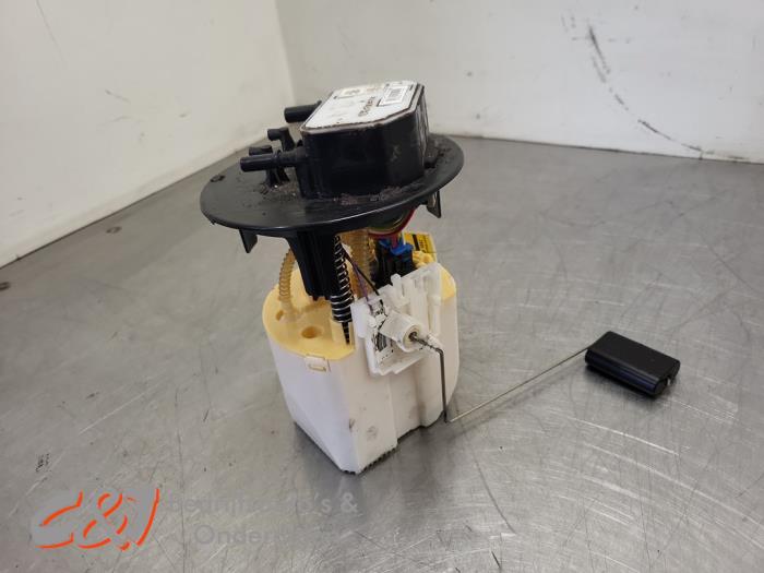 Gebruikte Tank element Pomp Opel Vivaro 2.0 CDTI 122 Prijs € 47,25 Margeregeling aangeboden door C&J Bedrijfsauto's & Onderdelen