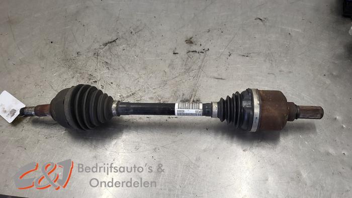 Gebruikte Aandrijfas links-voor Opel Vivaro 2.0 CDTI 122 Prijs € 115,50 Margeregeling aangeboden door C&J Bedrijfsauto's & Onderdelen
