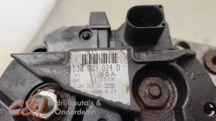Dynamo van een Volkswagen Transporter T5 1.9 TDi 2007