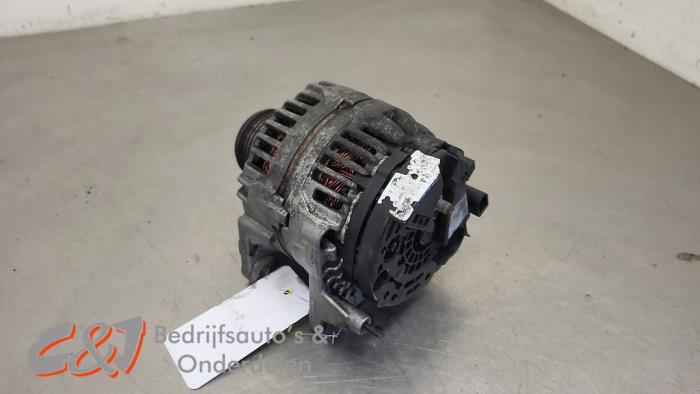 Dynamo van een Volkswagen Transporter T5 1.9 TDi 2007