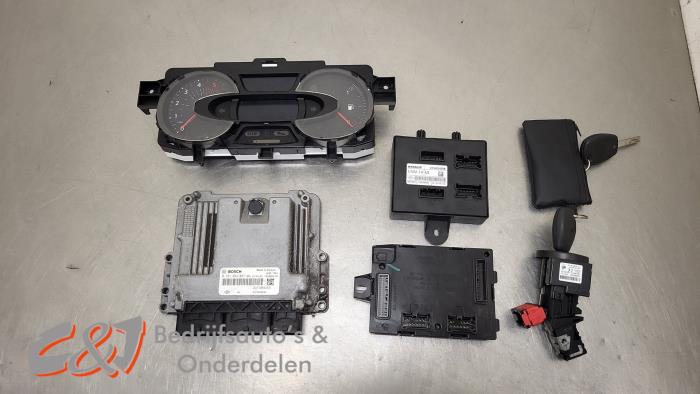 Gebruikte Kontaktslot + computer Renault Trafic (1FL/2FL/3FL/4FL) 1.6 dCi 95 Prijs € 525,00 Margeregeling aangeboden door C&J Bedrijfsauto's & Onderdelen