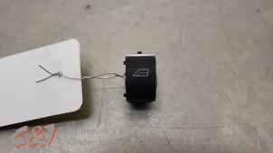 Gebruikte Ruit schakelaar elektrisch Ford Tourneo Connect/Grand Tourneo Connect 1.5 TDCi Prijs € 10,50 Margeregeling aangeboden door C&J Bedrijfsauto's & Onderdelen