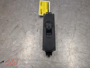 Gebruikte Raam schakelaar elektrisch Mercedes Sprinter 3,5t (906.63) 313 CDI 16V Prijs € 21,00 Margeregeling aangeboden door C&J Bedrijfsauto's & Onderdelen