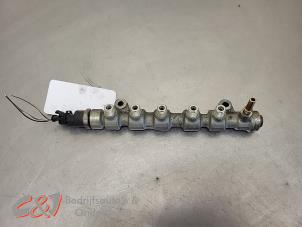 Gebruikte Brandstofverdeler Opel Vivaro 2.5 CDTI 16V Prijs € 68,25 Margeregeling aangeboden door C&J Bedrijfsauto's & Onderdelen