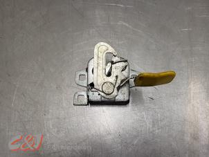 Gebruikte Slotmechaniek Motorkap Peugeot Boxer (U9) 3.0 HDi 175 Euro 5 Prijs € 15,75 Margeregeling aangeboden door C&J Bedrijfsauto's & Onderdelen