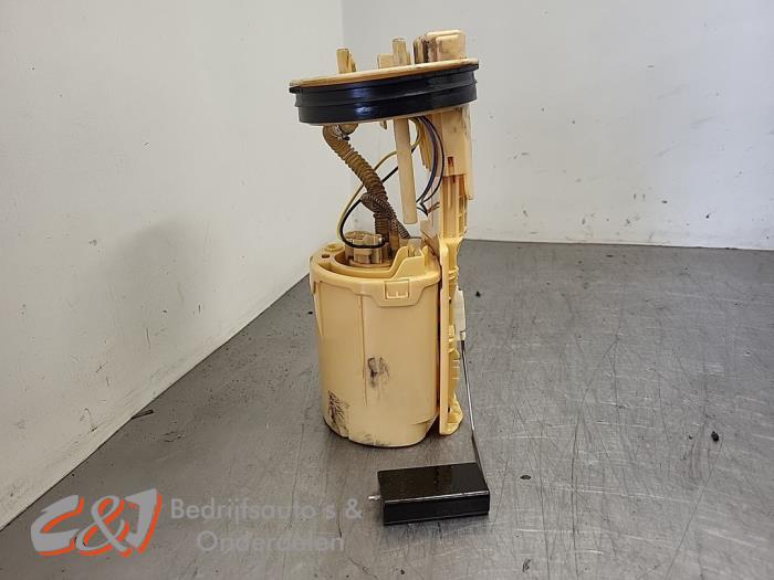 Gebruikte Tank element Pomp Volkswagen Caddy III (2KA,2KH,2CA,2CH) 1.6 TDI 16V Prijs € 26,25 Margeregeling aangeboden door C&J Bedrijfsauto's & Onderdelen