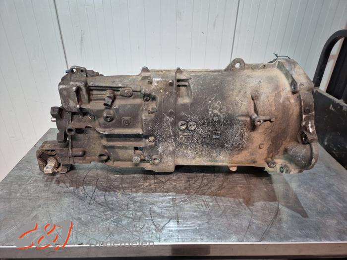 Versnellingsbak van een Volkswagen Crafter (SY) 2.0 TDI RWD 2019