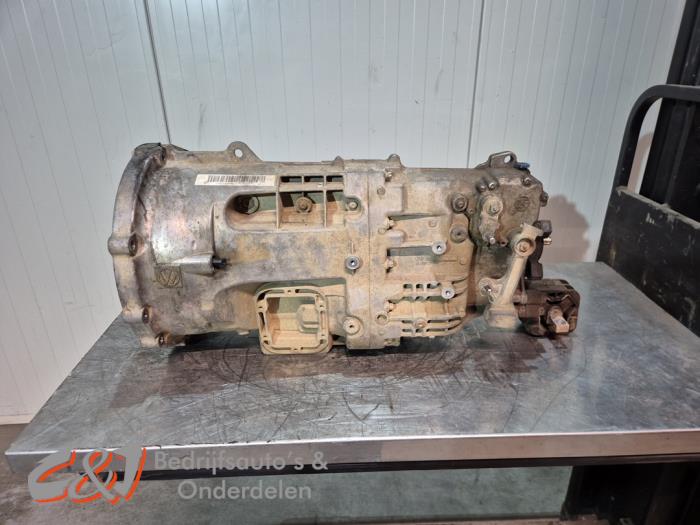 Versnellingsbak van een Volkswagen Crafter (SY) 2.0 TDI RWD 2019