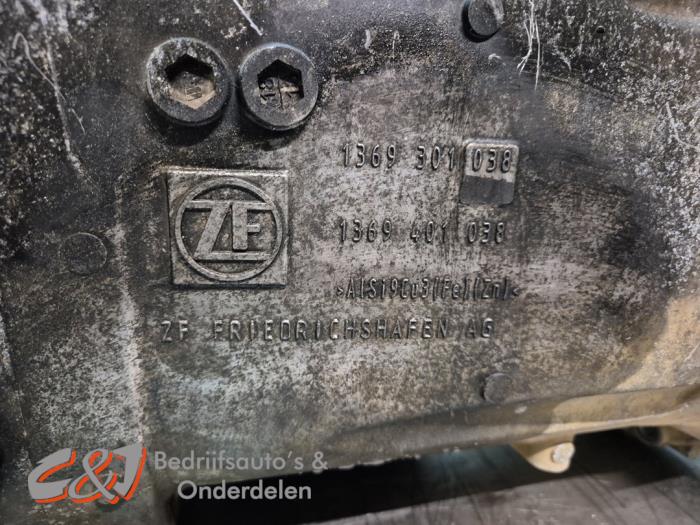 Versnellingsbak van een Volkswagen Crafter (SY) 2.0 TDI RWD 2019