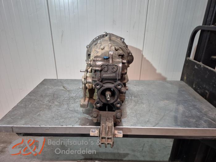 Versnellingsbak van een Volkswagen Crafter (SY) 2.0 TDI RWD 2019