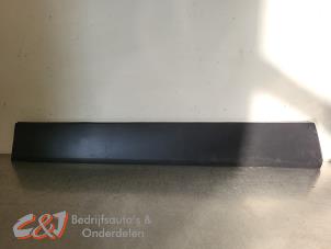 Gebruikte Sierlijst Renault Trafic (1FL/2FL/3FL/4FL) 1.6 dCi 125 Twin Turbo Prijs € 36,75 Margeregeling aangeboden door C&J Bedrijfsauto's & Onderdelen