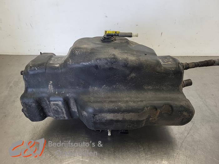 Gebruikte Ureumreservoir Iveco New Daily VI 35C18, 40C18, 50C18, 65C18, 70C18, 35S18 Prijs € 420,00 Margeregeling aangeboden door C&J Bedrijfsauto's & Onderdelen