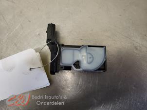 Gebruikte Luchtregelklep Renault Trafic (1FL/2FL/3FL/4FL) 2.0 dCi 16V 150 Prijs € 68,25 Margeregeling aangeboden door C&J Bedrijfsauto's & Onderdelen