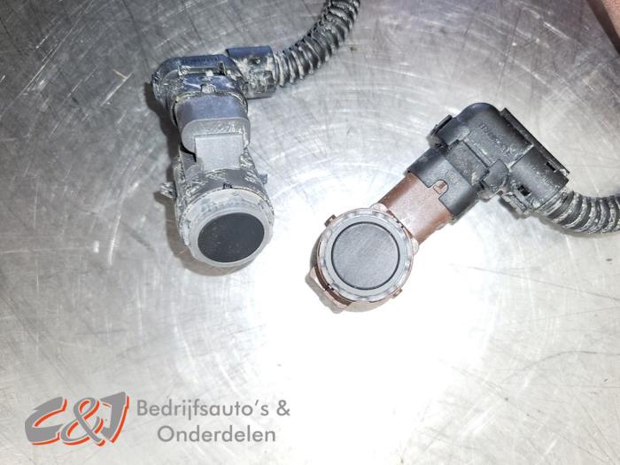 PDC Sensor Set van een Renault Trafic (1FL/2FL/3FL/4FL) 2.0 dCi 16V 150 2023