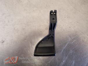 Gebruikte Kunstof diversen Renault Trafic (1FL/2FL/3FL/4FL) 2.0 dCi 16V 150 Prijs € 10,50 Margeregeling aangeboden door C&J Bedrijfsauto's & Onderdelen