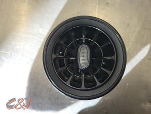 Gebruikte Luchtrooster Dashboard Mercedes Sprinter 3t (910.6) 211 CDI 2.1 D FWD Prijs € 21,00 Margeregeling aangeboden door C&J Bedrijfsauto's & Onderdelen