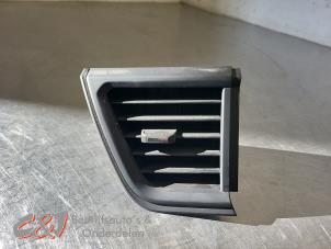 Gebruikte Luchtrooster Dashboard Renault Trafic (1FL/2FL/3FL/4FL) 2.0 dCi 16V 150 Prijs € 21,00 Margeregeling aangeboden door C&J Bedrijfsauto's & Onderdelen