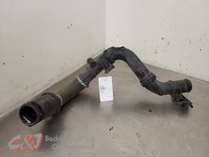 Gebruikte Intercooler Buis Renault Trafic Passenger (1JL/2JL/3JL/4JL) 1.6 dCi 115 Prijs € 47,25 Margeregeling aangeboden door C&J Bedrijfsauto's & Onderdelen