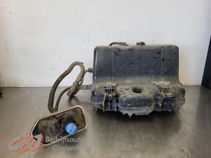 Gebruikte Adblue tank Nissan Interstar 2.3 dCi 135 16V Prijs € 315,00 Margeregeling aangeboden door C&J Bedrijfsauto's & Onderdelen