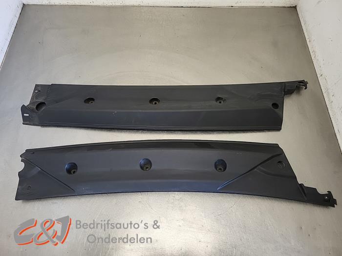 Gebruikte Paravan Iveco New Daily VI 33S16, 35C16, 35S16 Prijs € 31,50 Margeregeling aangeboden door C&J Bedrijfsauto's & Onderdelen