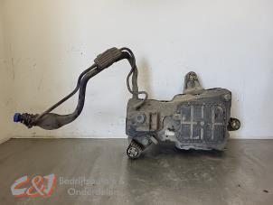 Gebruikte Adblue tank Peugeot Partner (EA//EF/EN/EU) 1.6 BlueHDI 75 Prijs € 341,25 Margeregeling aangeboden door C&J Bedrijfsauto's & Onderdelen