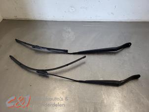 Gebruikte Ruitenwisserarm set Fiat Scudo 1.5 Multijet 120 Prijs € 52,50 Margeregeling aangeboden door C&J Bedrijfsauto's & Onderdelen