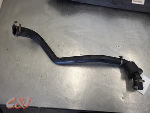 Gebruikte Intercooler Slang Ford Transit 2.0 TDdi 16V 260S Prijs € 21,00 Margeregeling aangeboden door C&J Bedrijfsauto's & Onderdelen