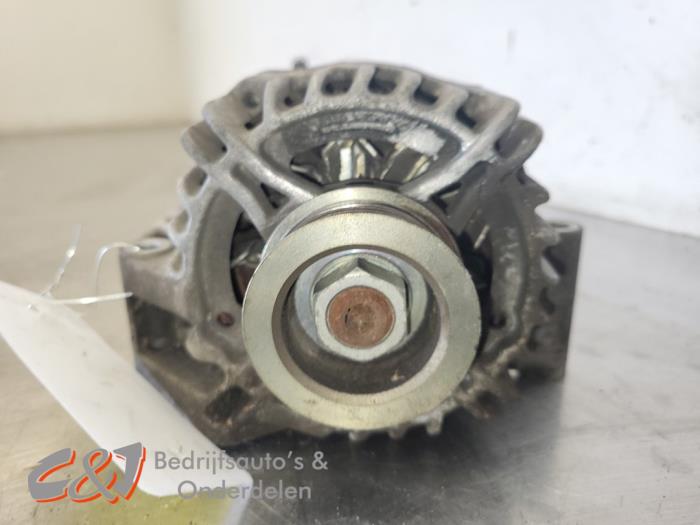Dynamo van een Fiat Doblo Cargo (263) 1.3 MJ 16V DPF Euro 5 2014